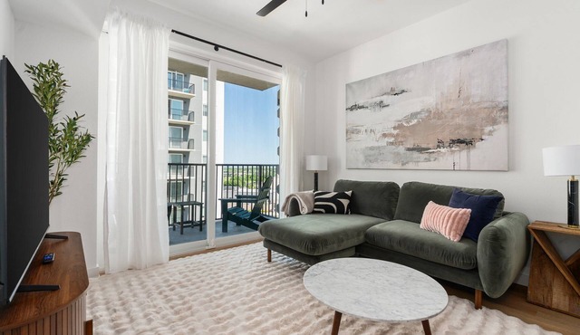 Lodgeur | Bright 1BR w/views | Energy Corridor