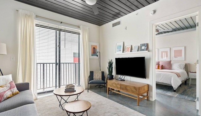 Lodgeur | Cool designer 1BR loft | Midtown