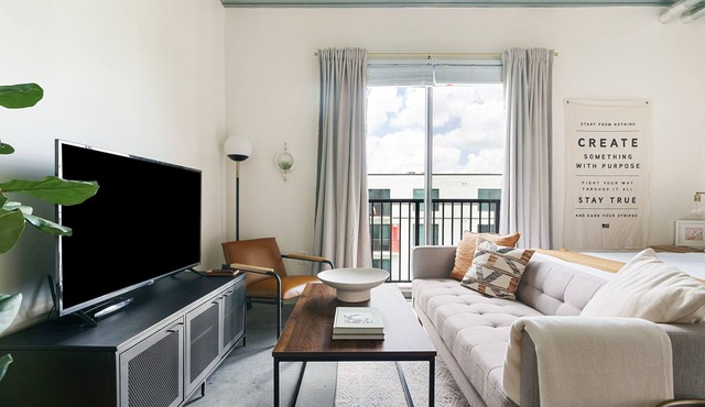 Lodgeur | Fantastic & chic studio loft | Midtown