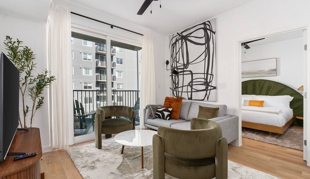 Lodgeur | Modern 2BR w/balcony | Energy Corridor