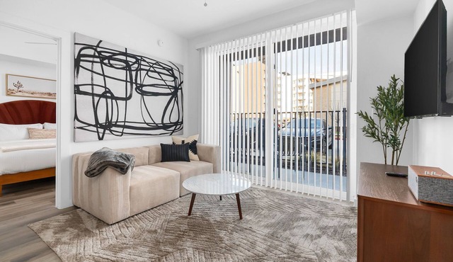 Lodgeur | Modern 2BR w/open living | Denton