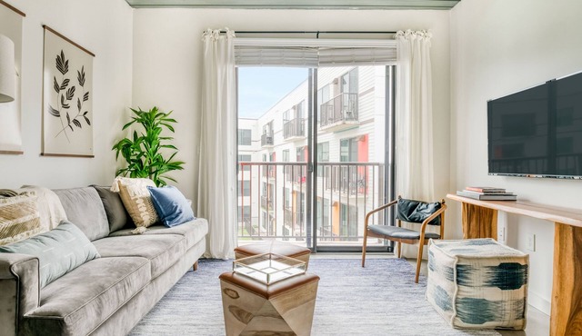 Lodgeur | Modern & stylish 1BR loft | Midtown
