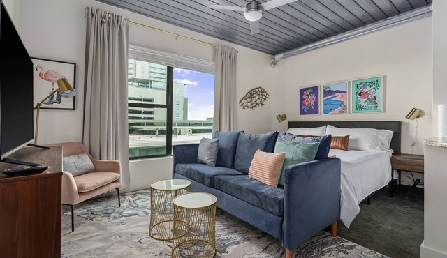 Lodgeur | Picture-perfect studio loft | Midtown