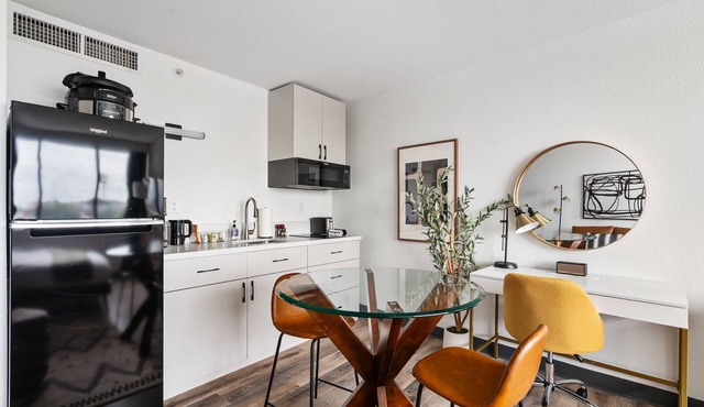 Lodgeur | Studio w/fast WiFi & desk | Upper Kirby
