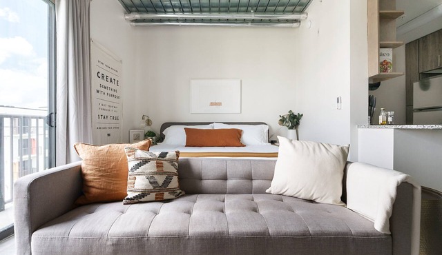 Lodgeur | Stylish & hip studio loft | Midtown