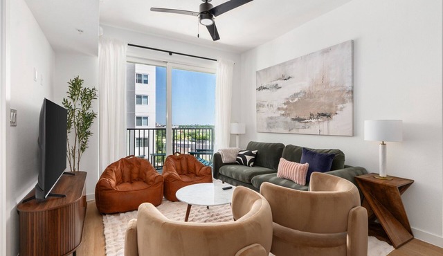 Lodgeur | Trendy 3BR w/balcony | Energy Corridor