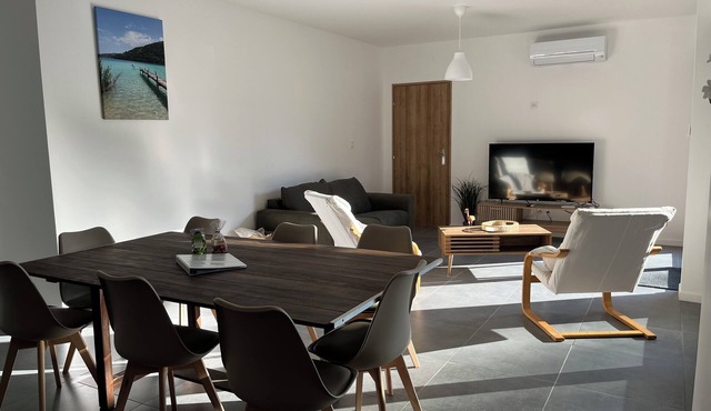 Lodging 2 to 8 persons Lac de Paladru 3mn beach