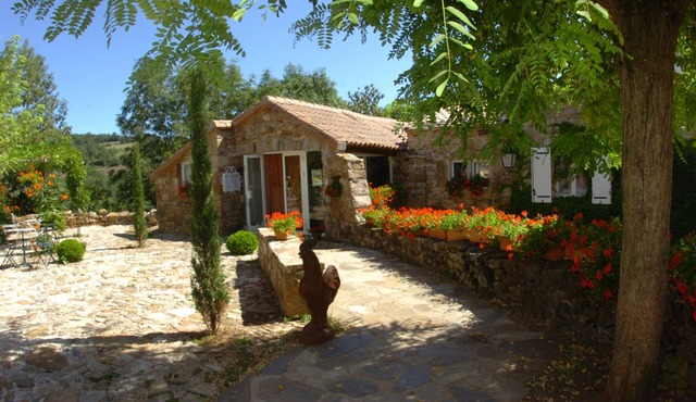 Lodging and bed and breakfast with pool for 15 people