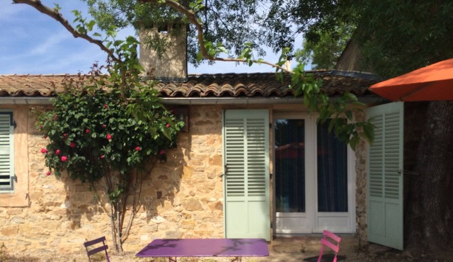 Lodging "CYPRES" 4 pers the vineyards of Provence