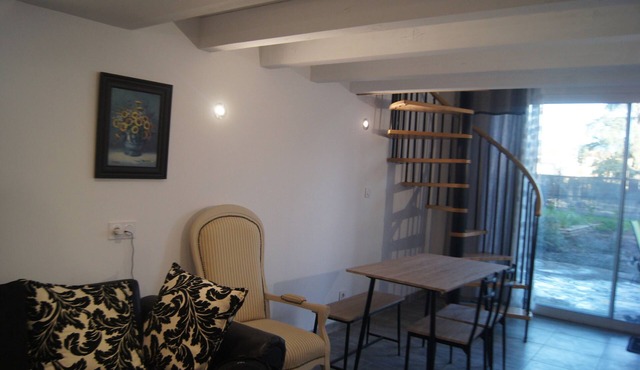 Lodging in a fenced park with wifi, air conditioning and free Netflix.