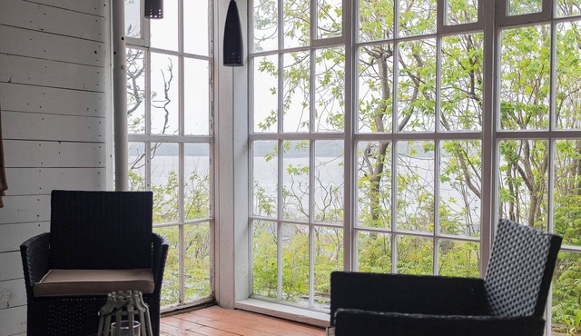 Lodging Petit Séjour water view. Families and pets welcome!