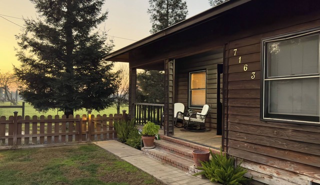 Lodi Wine Cottage - 2 Bedroom Country Cottage in Wine Country