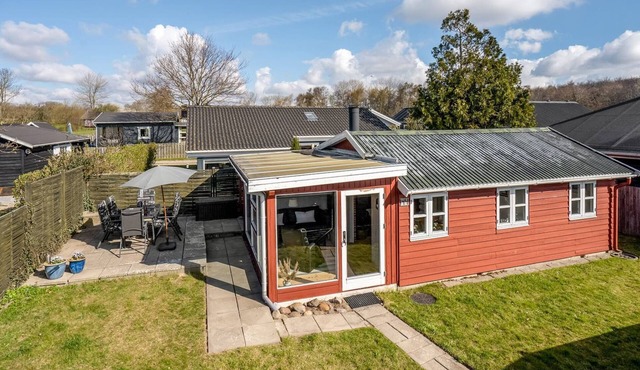 "Loella" - 35m from the sea by Interhome