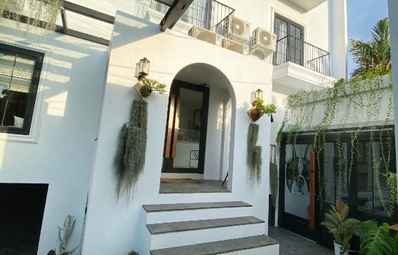 Loewys Home Tanjung Duren Jakarta Barat