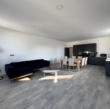 Loft épuré avec parking privé.