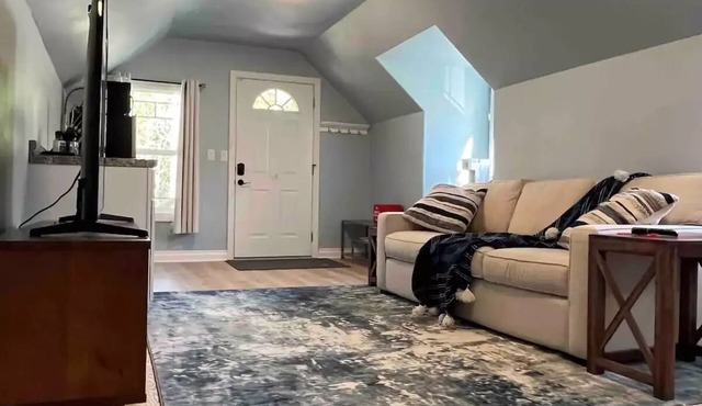 Loft 10mi to beach & border.