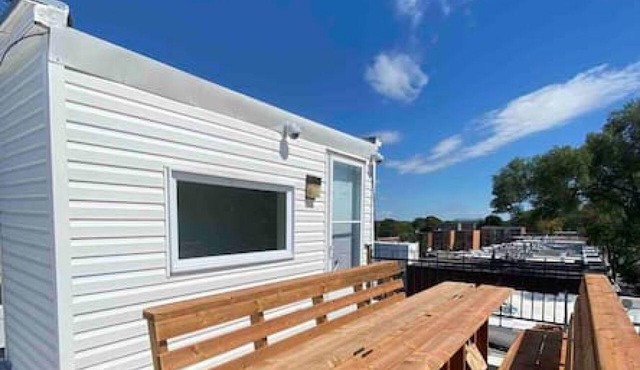 Loft 16 pieds avec terrasse et spa sur le toit!