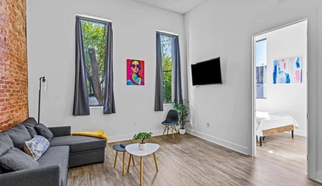 Loft 2BR Free Parking EV Charger