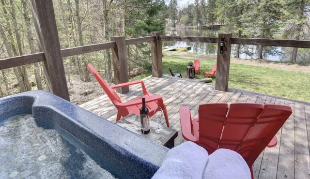 Loft 3 | Fireplace | Hot Tub | Sleeps 4 | Lake
