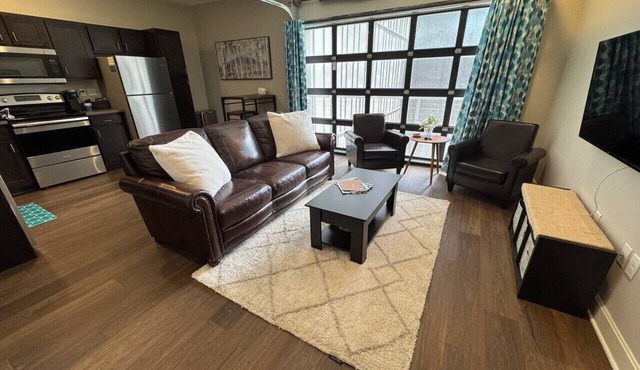 Loft 309- Charming Jr 1 BR Condo