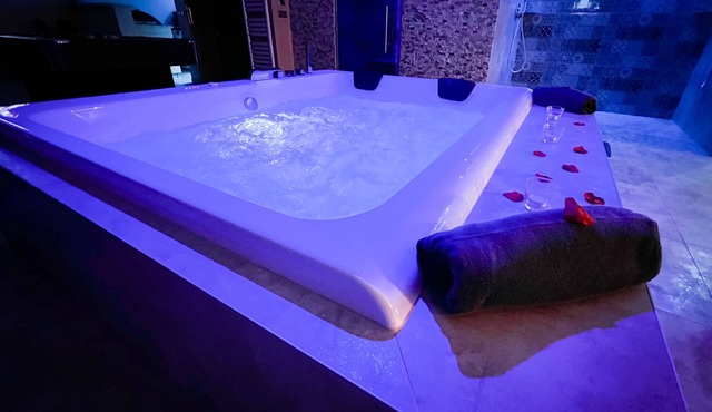 Loft 85m2 Jacuzzi Hammam Billiards Bar Shower Sauna