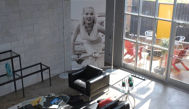 Loft 912 Twice Featured on HGTV - Walk to USC Stadium. 1mi. Main St., USC, Ft.Ja