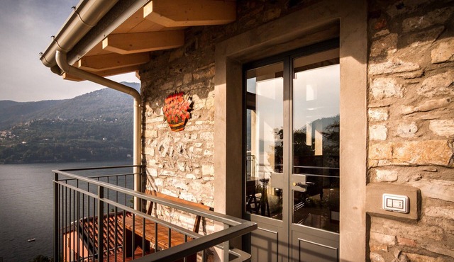Loft and Veranda Apartment on Lake Como with Lake View, Wi-Fi, and Air Conditioning