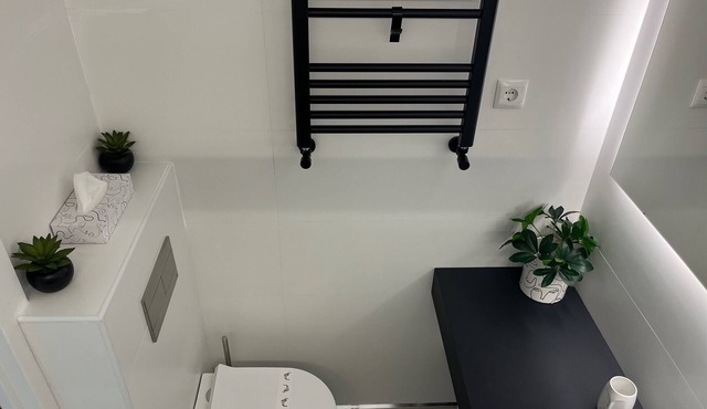 Loft apartment "Black and White Suite Castro" with Jacuzzi and fireplace.