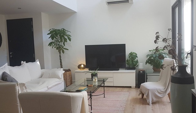 Loft apartment in former Chai between sea and garrigue