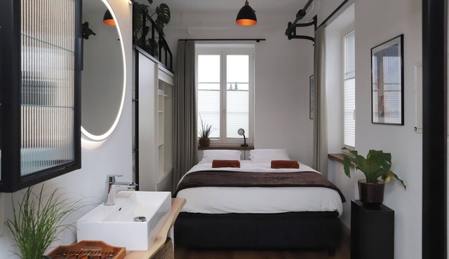 Loft apartment in industrial design, 43 m², high-quality furnishings, close to the train station