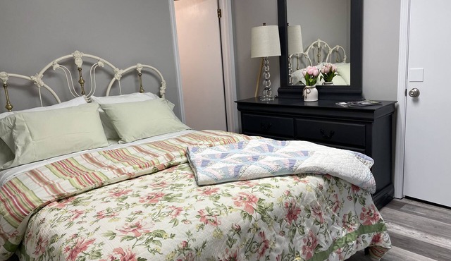 Loft apartment on Clifton, TN Main Street Convenient, Cozy and Clean