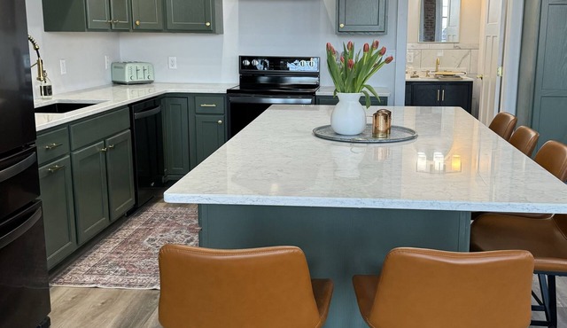 Loft Apartment on Main Downtown - Sleeps 4