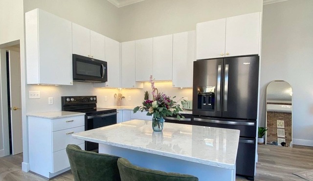 Loft Apartment On Main - Sleeps 4