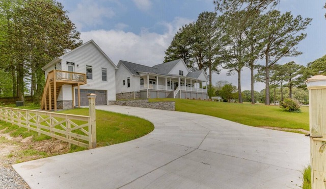 Loft apt. overlooking beautiful Piankatank River