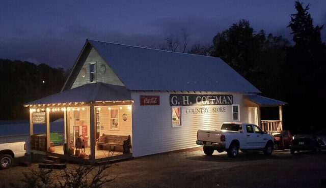 Loft at the Country Store! Unique Southern Stay! 1bed, 1bath