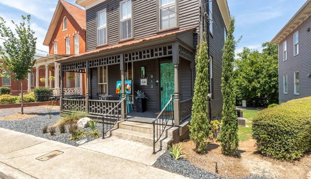 Loft Atelier: downtown luxury + easy parking