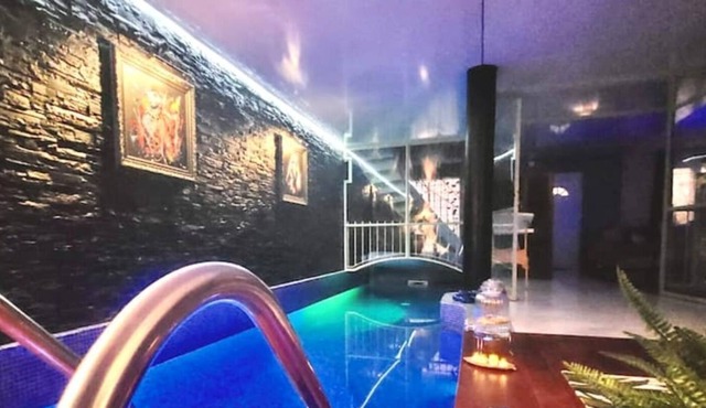 Loft Avec Piscine Privé Intérieure Chauffée, Rodez
