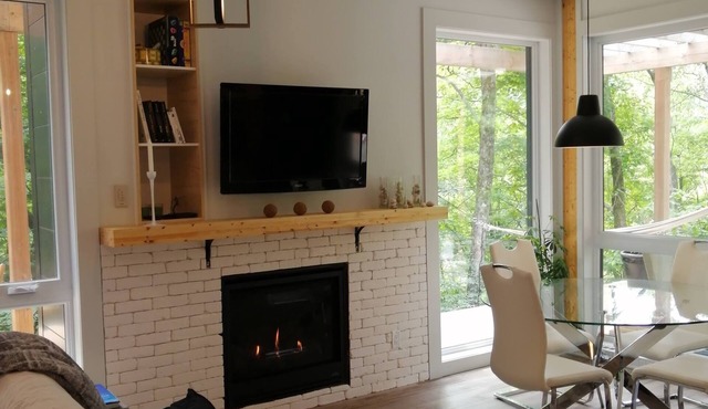 Loft Avec Terrasse , Pres de Bromont-déjeuner Continental Inclus