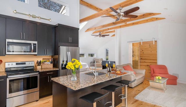 Loft Bliss! Relaxing, inviting and therapeutic. The perfect roamntic getaway!