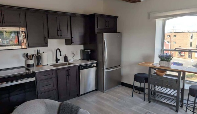 Loft, bright & spotless 1 BR with 6 appliances