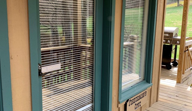 Loft Cabin With Queen Sleeper Sofa And Spacious Deck