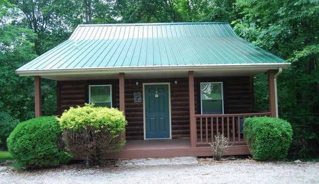Loft Cabin with Hot Tub @ LakePointe Resort - no cleaning fees!