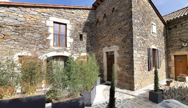 Loft Cocoon: Mountain View & Private Jacuzzi in Mostuéjouls