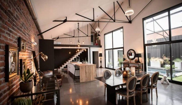 Loft Contemporain Avec Piscine