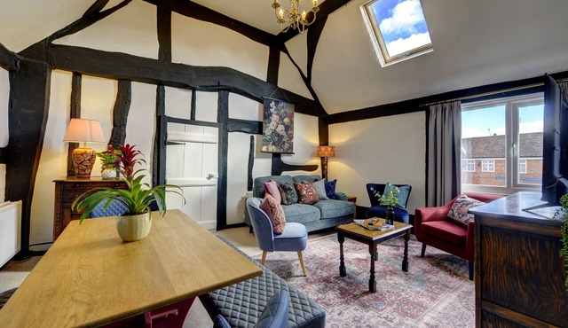 Loft Cottage - 2 Bed Tudor Retreat Near Stratford-upon-avon, Warwick & Solihull