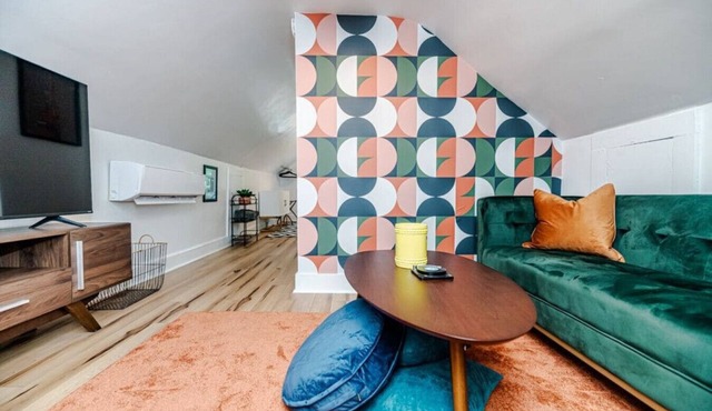Loft Cottage on Ridge ? Short & Extended Stays?