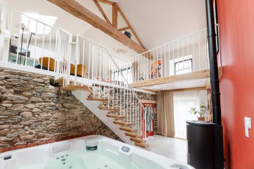 Loft d'architecte jacuzzi, cinema et filet habitation