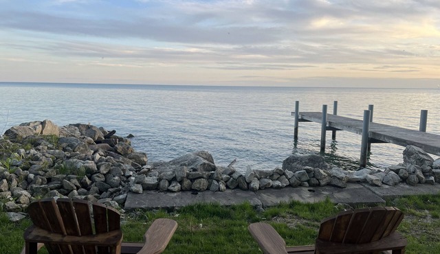 LOFT Escape Apartment - Onsite Beach Dock Waterfront Boat Ramp