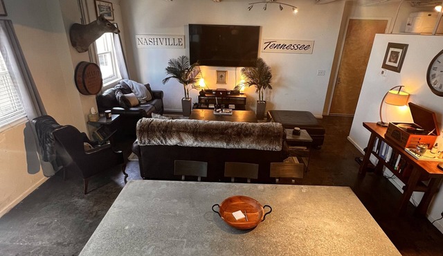 Loft for CMA fest in the heart of downtown Nashville. 2 blocks from broadway!