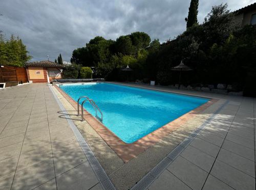 Loft Geek avec terrasse, piscine & parking - proche métro - Toulouse